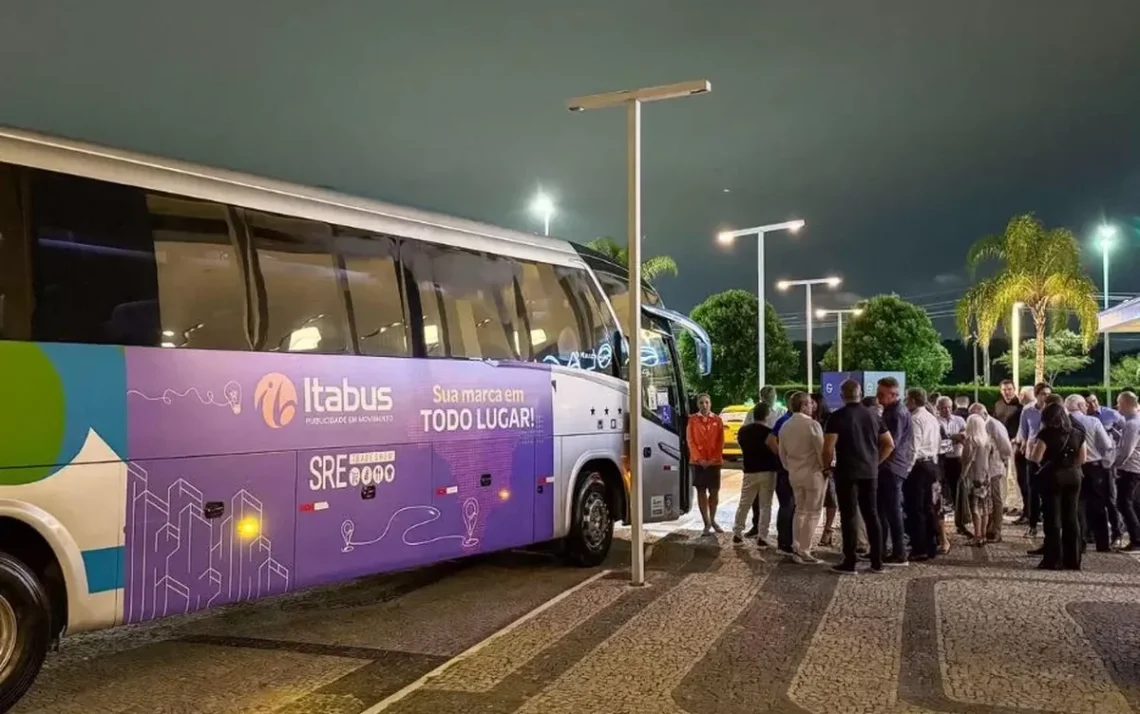 ônibus personalizado, empresa de publicidade em transporte