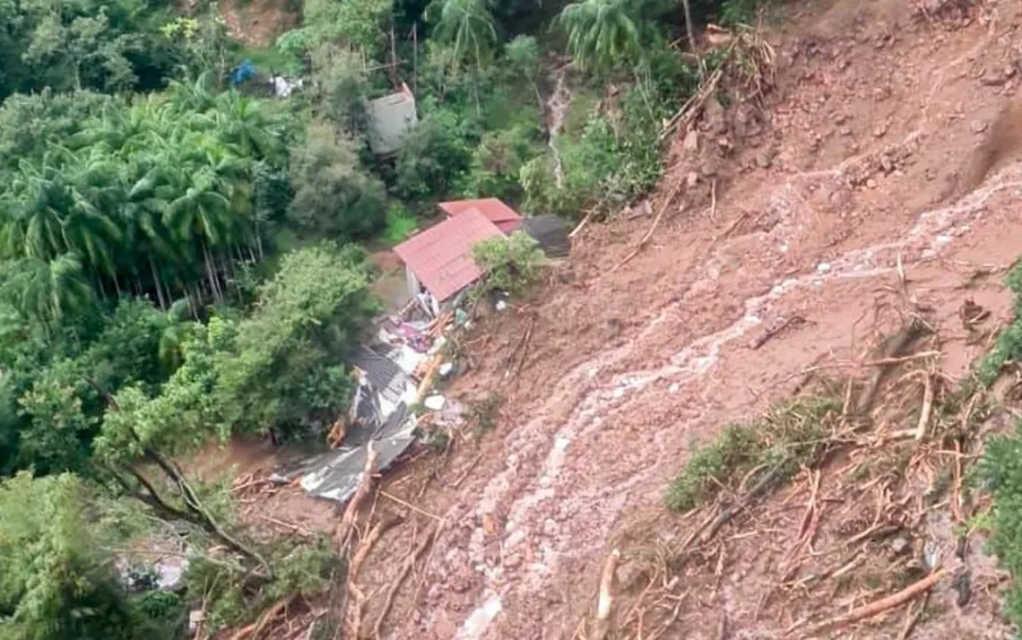 tempestades, inundação, fortes precipitações;