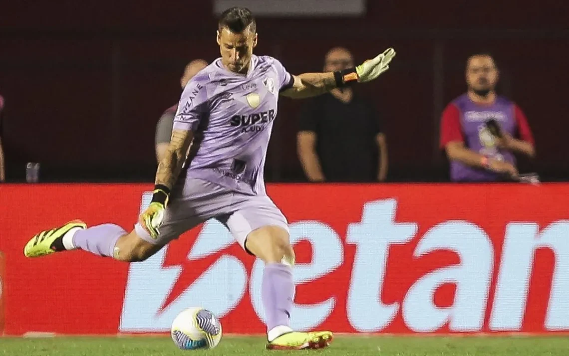 Goleiro, jogador, atleta;