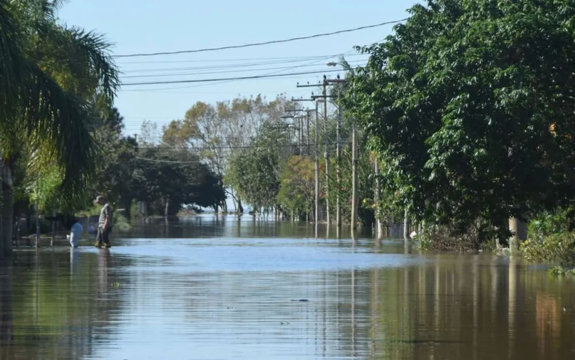 inundações, enchentes;