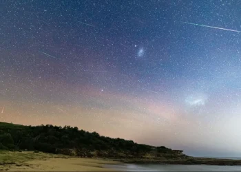 maior e mais famosa chuva de meteoros do ano, predominante no Hemisfério Sul;