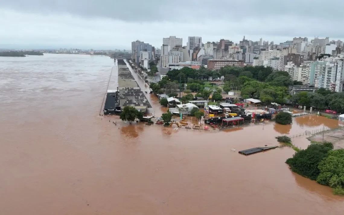 precipitação:, tempestades, pluviais;