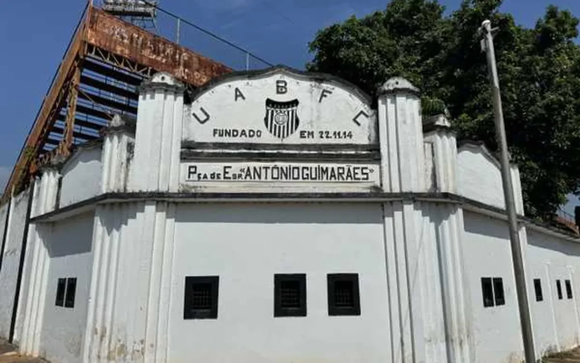 amateur, time, six anos, years old, road, 13th of May, interior, of São Paulo, built field, won trophy, Série C championship, of 2004, evaluated insufficient, funds, creditors, denied appeal, eighth bench, Supreme Federal Tribunal, secretariat, vacated;