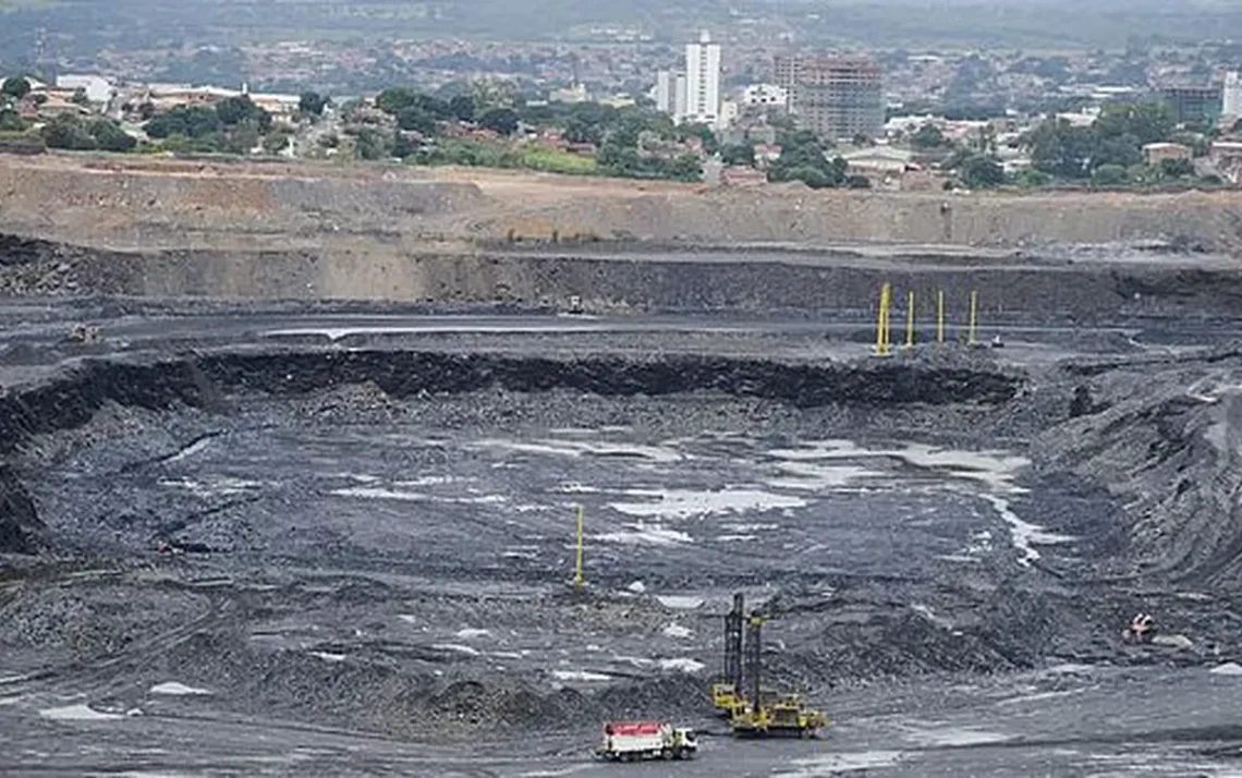 Minerais Essenciais, Recursos Estratégicos, Minerais Vitais;