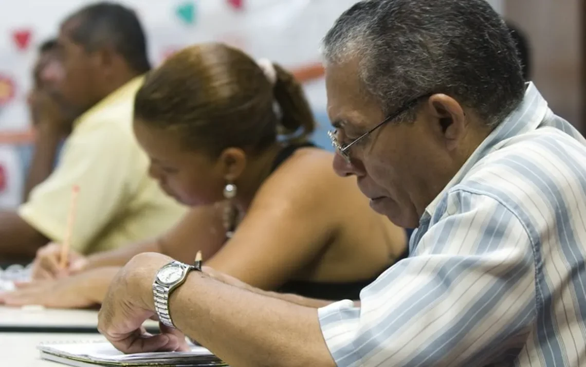 Pacto, Nacional pela, Superação do, Analfabetismo e, Qualificação da, Educação de, Jovens e, Adultos;