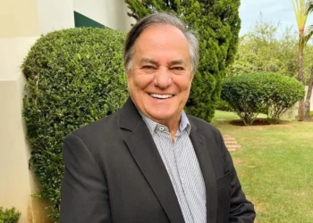 apresentador, cantor, músico;