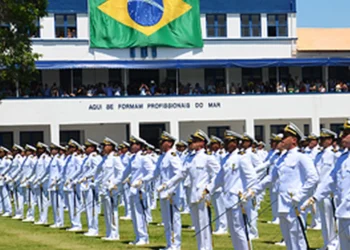 militar, oficial, réu;