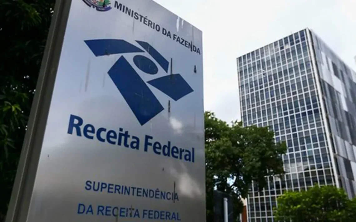 órgão fiscal, instituição governamental;