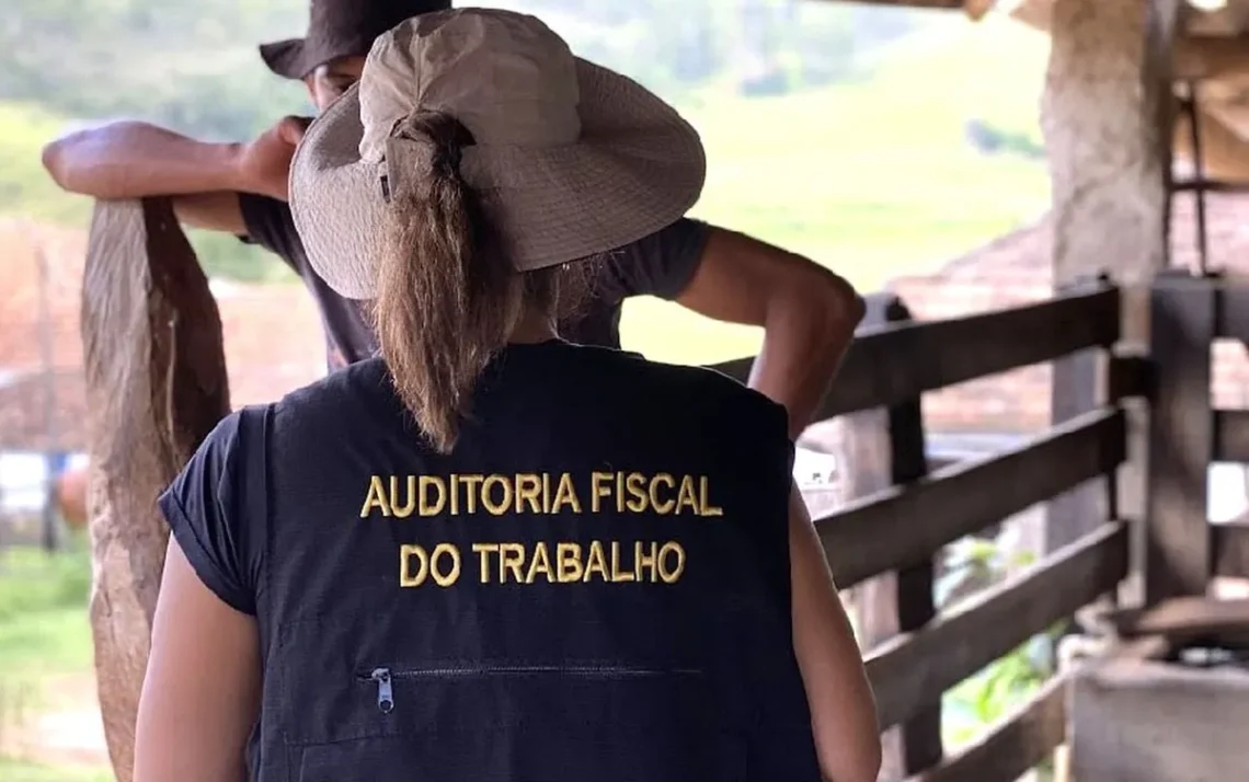 escravidão, trabalho, trabalho forçado, exploração;