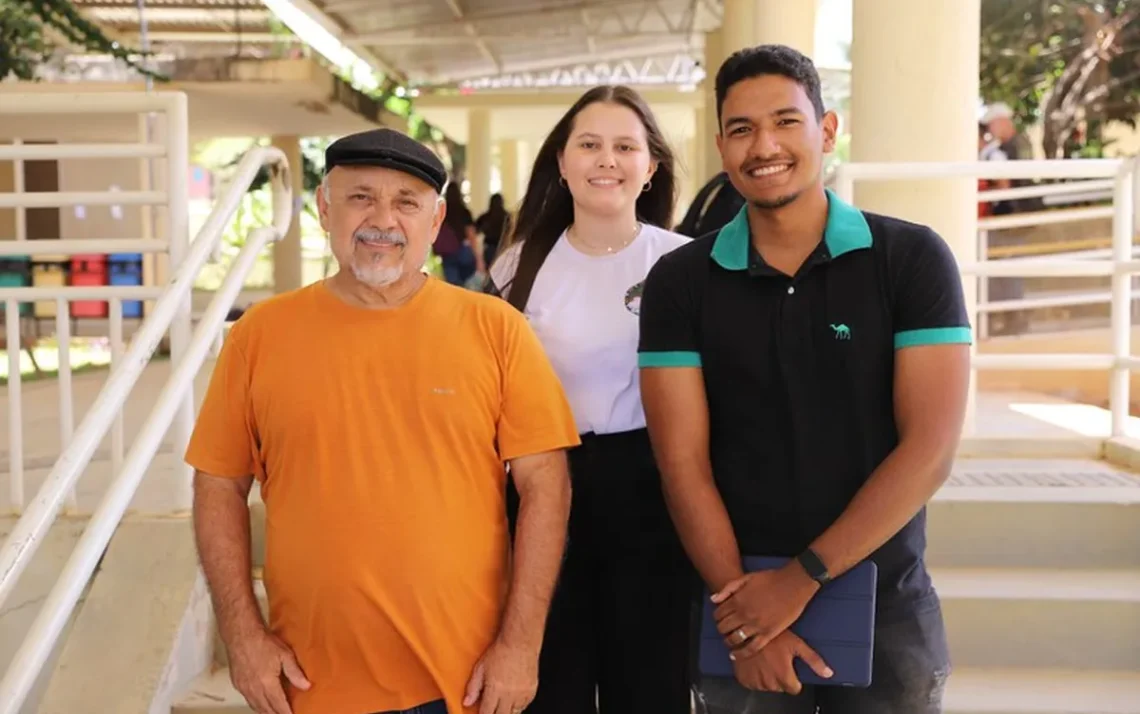 ensino, aprendizado, instrução;