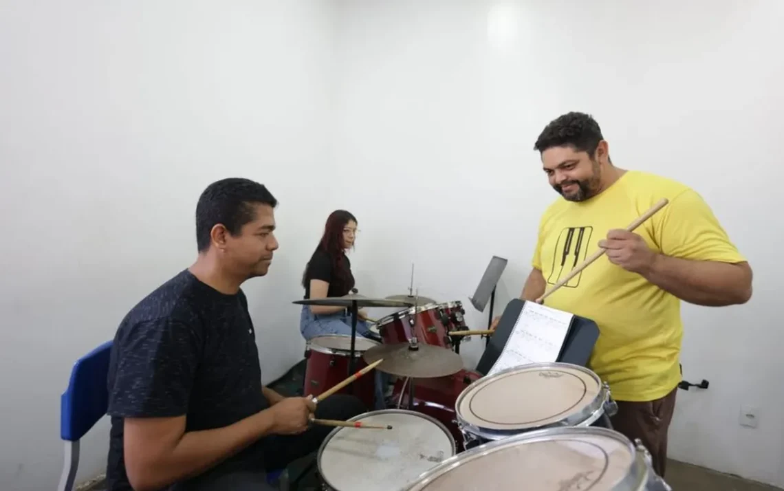 Escola de Música, cursos musicais, educação musical;