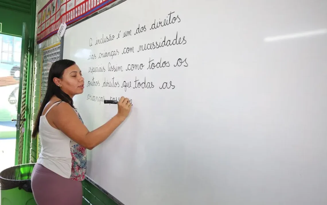 ensino, aprendizado, instrução;