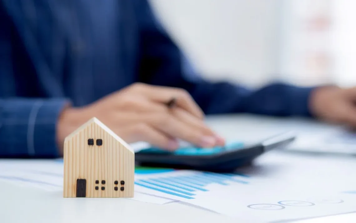 aplicação, financeira, em imóveis, investimento imobiliário;