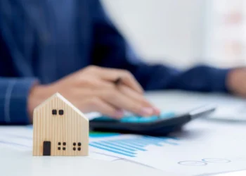 aplicação, financeira, em imóveis, investimento imobiliário;