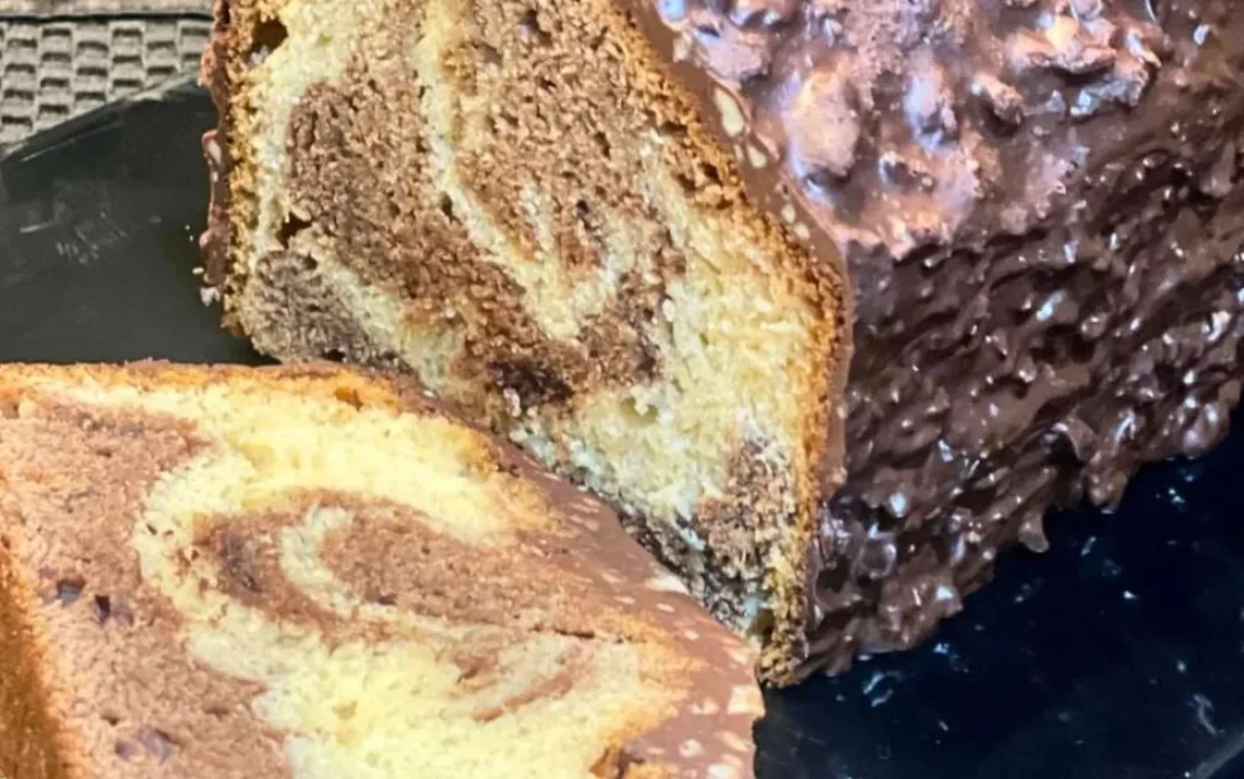 bolo de mármore, bolo francês, bolo de chocolate e baunilha';