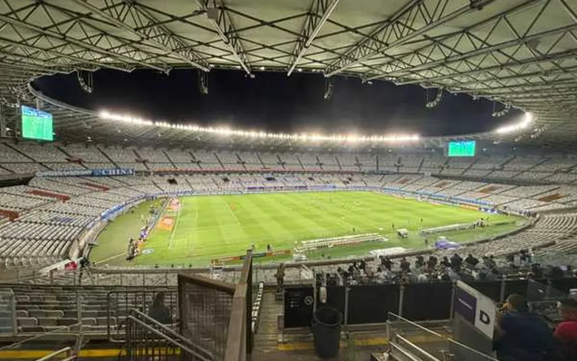 estádio, campo;