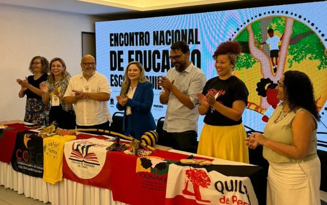 Política Educacional, Política de Educação, Política de Equidade';