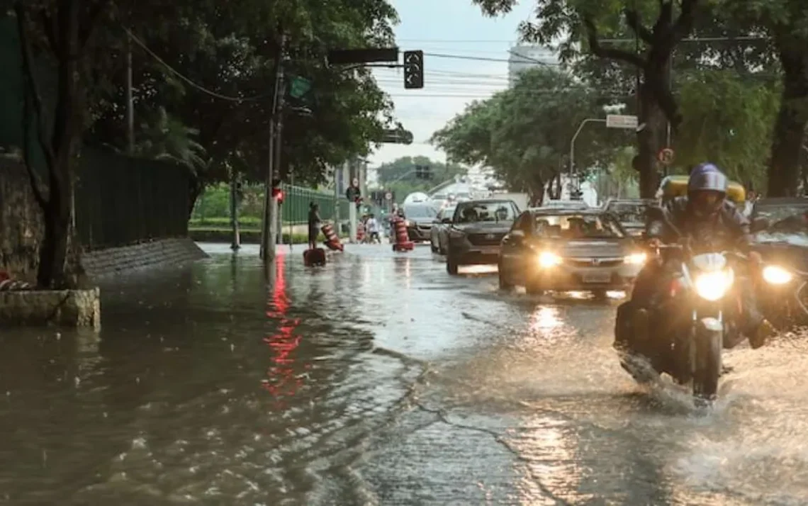 pancadas, precipitações, alagamentos;