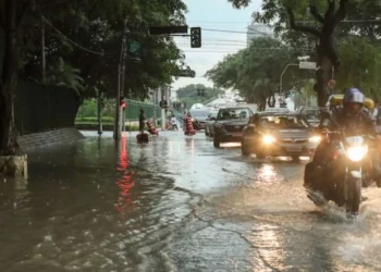 pancadas, precipitações, alagamentos;