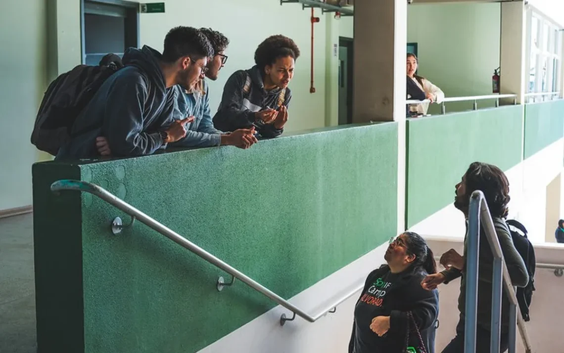 Educação Média, Ensino Secundário, Educação de Nível Médio;