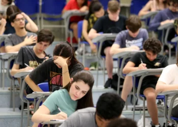 exame de admissão, prova de ingresso, seleção universitária;