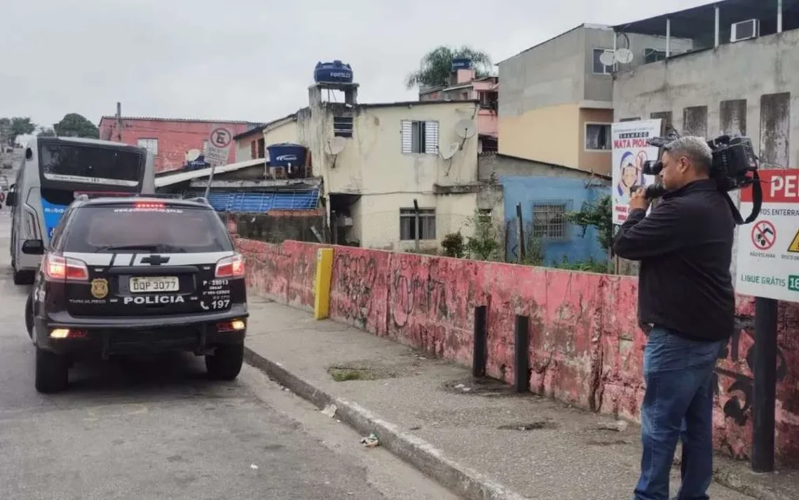 policial, militar, PM, agente, de segurança;